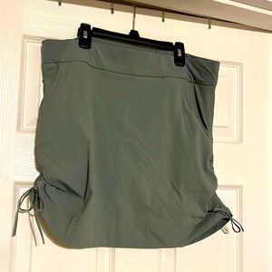 Women's Columbia skort sz Large EUC